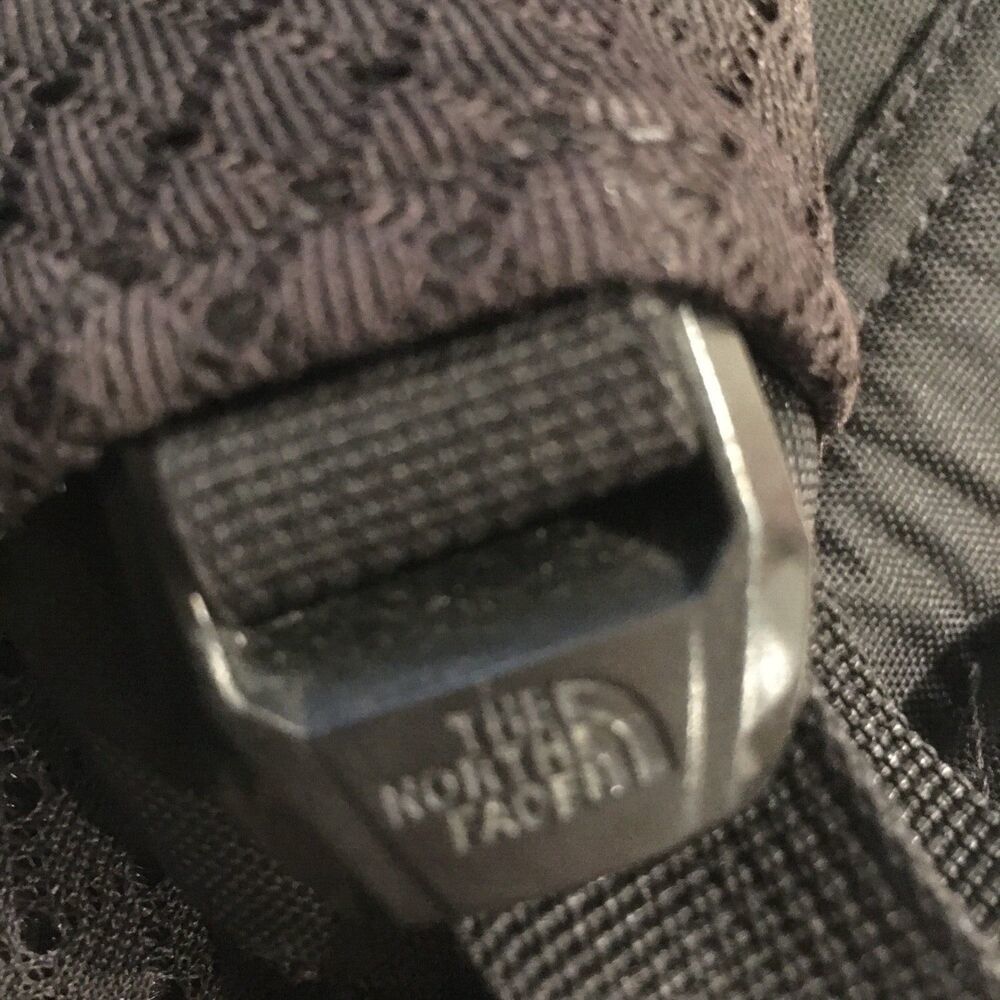 NORTH FACE Recon Black White Accents Hiking Camping School Laptop Backpack - Picture 4 of 13